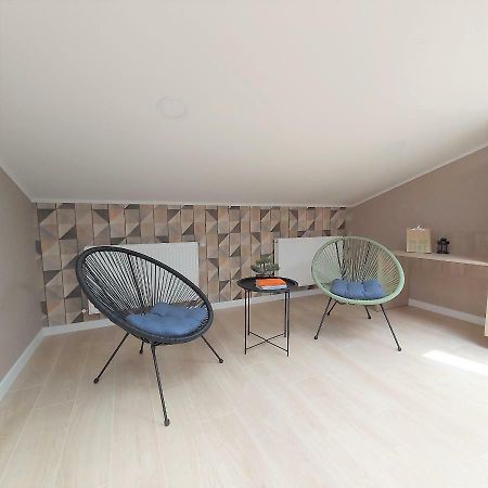 Two-Bedroom Apartment Near Forum Lviv Exterior foto