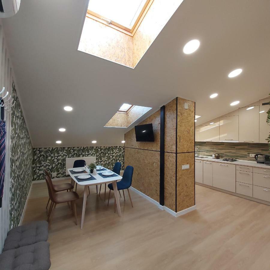 Two-Bedroom Apartment Near Forum Lviv Exterior foto